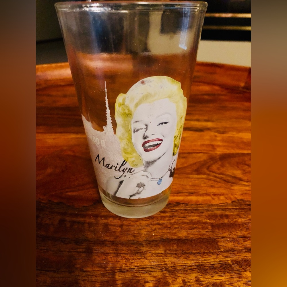 Vintage 2009 Marilyn Monroe Pint Glass